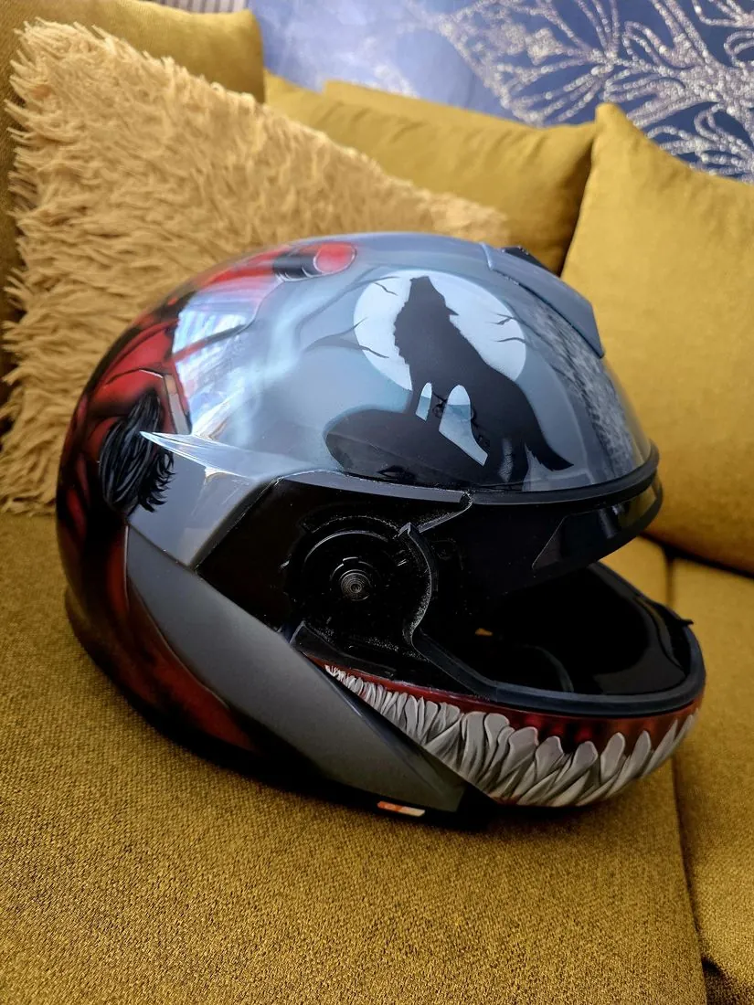 Helmet – wolf and Venom's teeth – moto, airbrush, Klaudia Kazuch