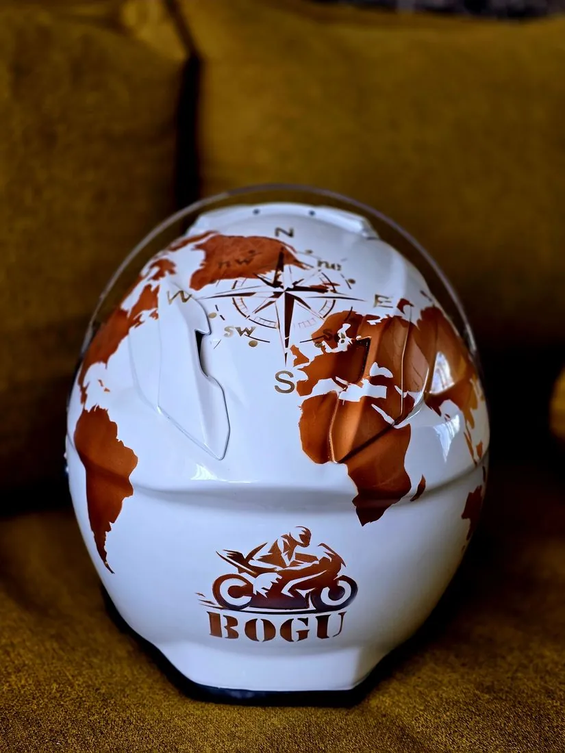 Helmet – world map with logo – moto, airbrush, Klaudia Kazuch