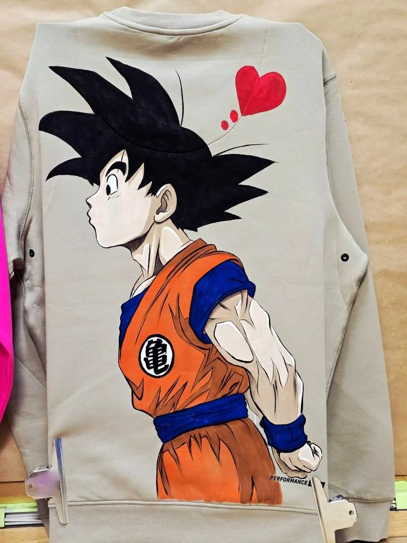 Hoodie – Goku with a heart – clothing, airbrush, Klaudia Kazuch